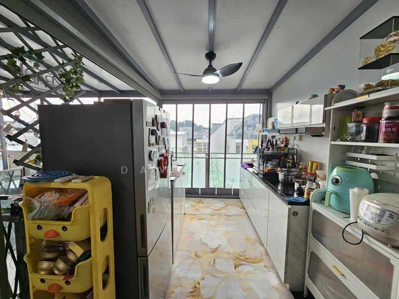 Parc Rosewood, 71 Rosewood Drive, 4 Bedrooms, 1,711 sqft, Condominium For Sale, by David Lee, 500216678 - Kitchen - PropertyGuru.com.sg