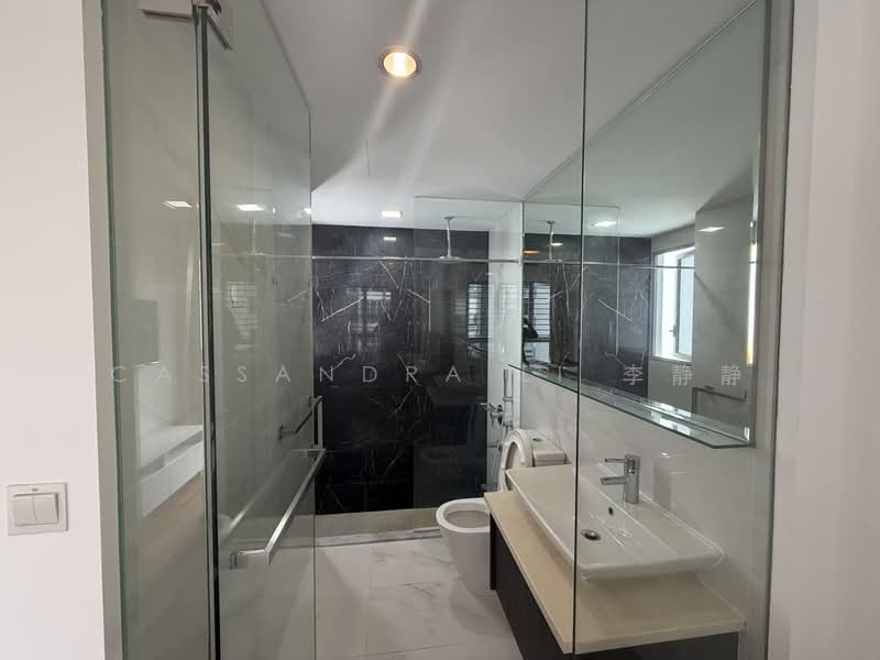 Hillsta, Phoenix Road, 2 Bedrooms, 990 sqft, Condominium For Sale, by Cassandra Li 李静静, 500216684 - Master bedroom attached Bathroom - PropertyGuru.com.sg