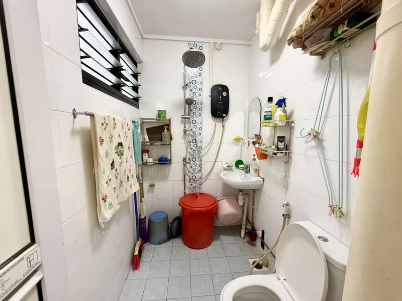 335 Serangoon Avenue 3, 335 Serangoon Avenue 3, 3 Bedrooms, 904 sqft, HDB Flat For Sale, by Hulbert Teng, 500216691 - Bathroom - PropertyGuru.com.sg