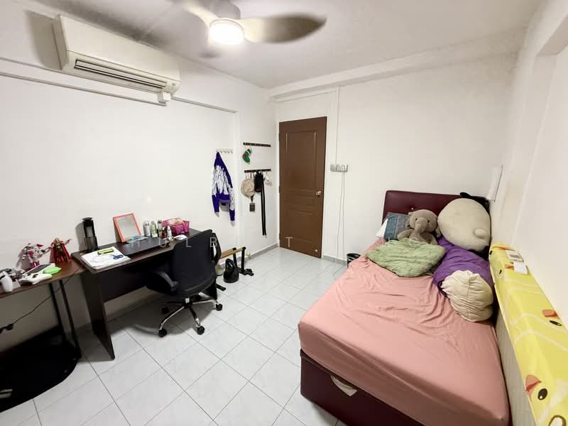 335 Serangoon Avenue 3, 335 Serangoon Avenue 3, 3 Bedrooms, 904 sqft, HDB Flat For Sale, by Hulbert Teng, 500216691 - Bedroom - PropertyGuru.com.sg