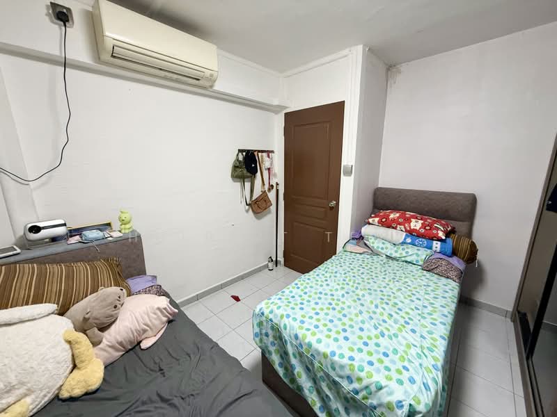 335 Serangoon Avenue 3, 335 Serangoon Avenue 3, 3 Bedrooms, 904 sqft, HDB Flat For Sale, by Hulbert Teng, 500216691 - Bedroom - PropertyGuru.com.sg