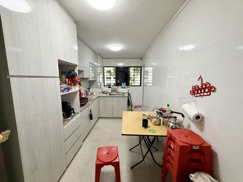 335 Serangoon Avenue 3, 335 Serangoon Avenue 3, 3 Bedrooms, 904 sqft, HDB Flat For Sale, by Hulbert Teng, 500216691 - Kitchen - PropertyGuru.com.sg