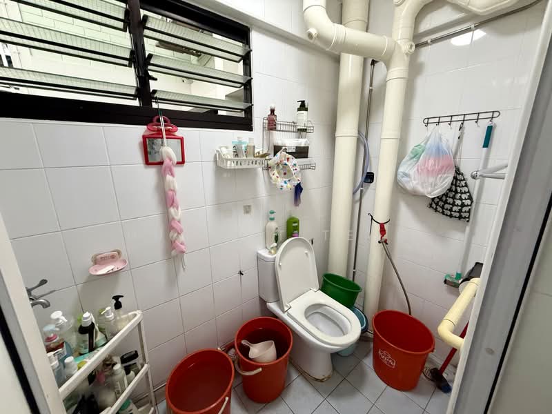 335 Serangoon Avenue 3, 335 Serangoon Avenue 3, 3 Bedrooms, 904 sqft, HDB Flat For Sale, by Hulbert Teng, 500216691 - Bathroom - PropertyGuru.com.sg
