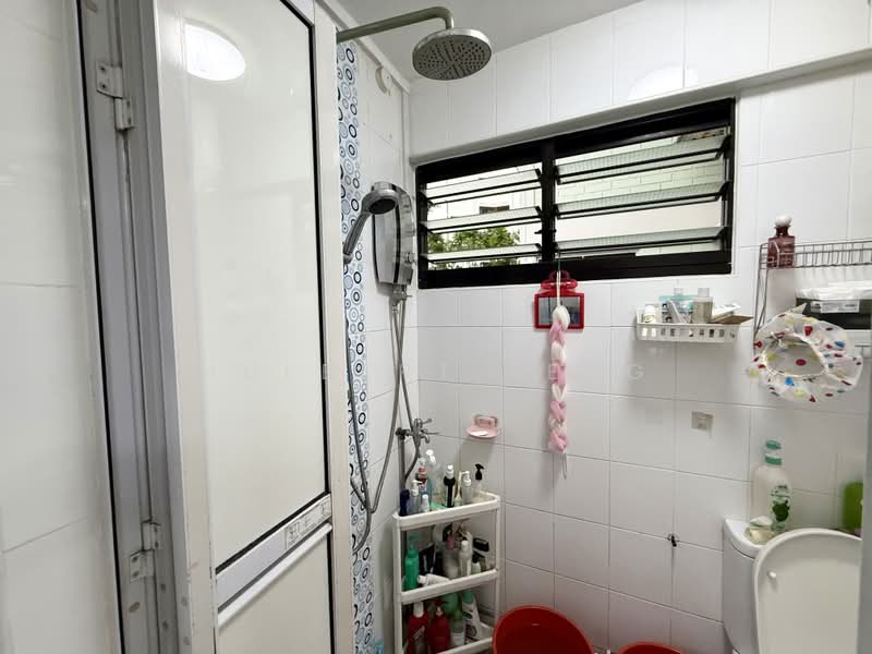 335 Serangoon Avenue 3, 335 Serangoon Avenue 3, 3 Bedrooms, 904 sqft, HDB Flat For Sale, by Hulbert Teng, 500216691 - Bathroom - PropertyGuru.com.sg