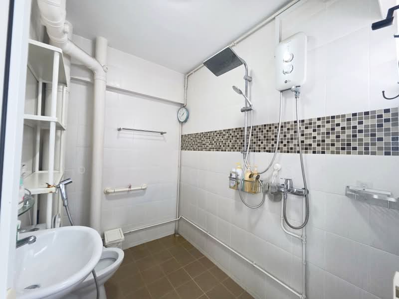 101 Gangsa Road, 101 Gangsa Road, 3 Bedrooms, 1,625 sqft, HDB Flat For Sale, by Rozi Faith Naser, 500216700 - Common Bathroom - PropertyGuru.com.sg