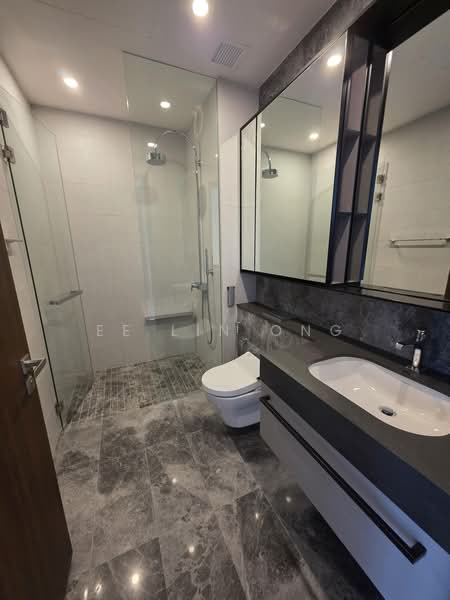Parksuites, 22 Holland Grove Road, 2 Bedrooms, 1,173 sqft, Condominium For Rent, by Ee Lin Ong, 500216706 - Bathroom - PropertyGuru.com.sg
