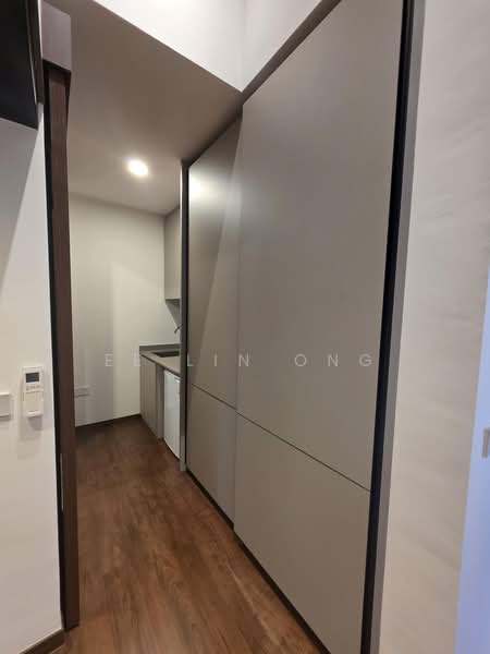 Parksuites, 22 Holland Grove Road, 2 Bedrooms, 1,173 sqft, Condominium For Rent, by Ee Lin Ong, 500216706 - Kitchen - PropertyGuru.com.sg