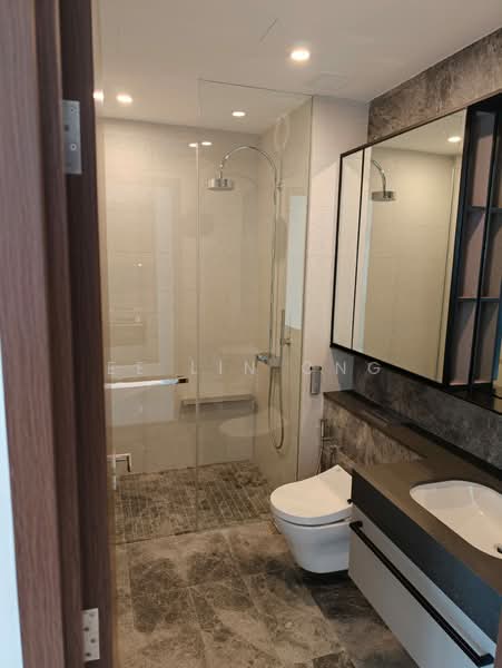 Parksuites, 22 Holland Grove Road, 2 Bedrooms, 1,173 sqft, Condominium For Rent, by Ee Lin Ong, 500216706 - Bathroom - PropertyGuru.com.sg
