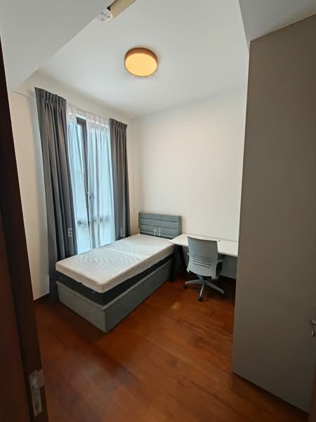 Parksuites, 22 Holland Grove Road, 2 Bedrooms, 1,173 sqft, Condominium For Rent, by Ee Lin Ong, 500216706 - Bedroom - PropertyGuru.com.sg