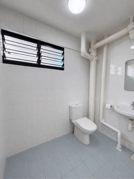 269 Yishun Street 22, 269 Yishun Street 22, 3 Bedrooms, 1,119 sqft, HDB Flat For Sale, by Alvin Loh, 500216720 - Common Toilet - PropertyGuru.com.sg