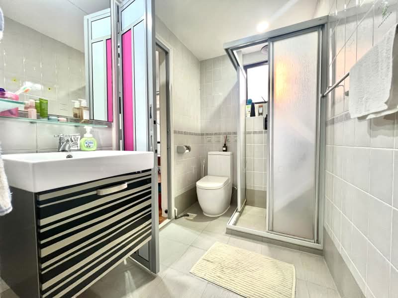 Grande Vista, 12 Cactus Drive, 3 Bedrooms, 1,367 sqft, Condominium For Sale, by Kenneth Yeo, 500216736 - Bathroom - PropertyGuru.com.sg