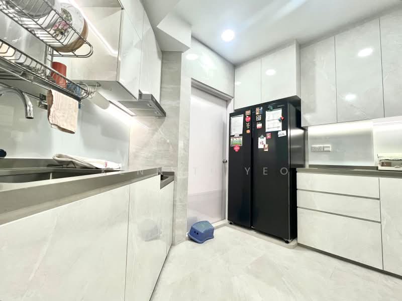 Grande Vista, 12 Cactus Drive, 3 Bedrooms, 1,367 sqft, Condominium For Sale, by Kenneth Yeo, 500216736 - Kitchen - PropertyGuru.com.sg