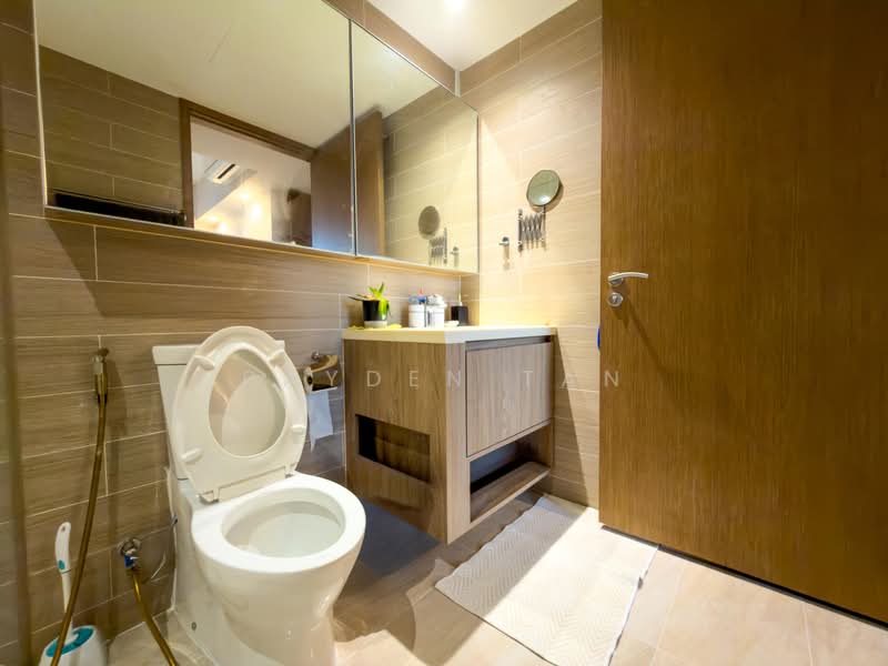 Kingsford Waterbay, 80 Upper Serangoon View, 2 Bedrooms, 689 sqft, Condominium For Sale, by Rayden Tan, 500216762 - Bathroom - PropertyGuru.com.sg