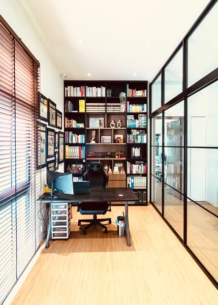 999- yr Semi-D @ Serangoon Garden Estate, , 7 Bedrooms, 4,107 sqft, Semi-Detached House For Sale, by Mabel Tan, 500216766 - Study - PropertyGuru.com.sg