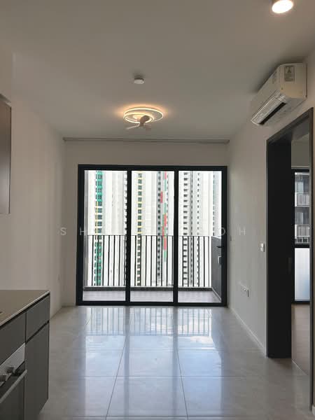 Piccadilly Grand, 5 Northumberland Road, 1 Bedroom, 517 sqft, Condominium For Sale, by Sharon Goh, 500216784 - Living room & Balcony - PropertyGuru.com.sg