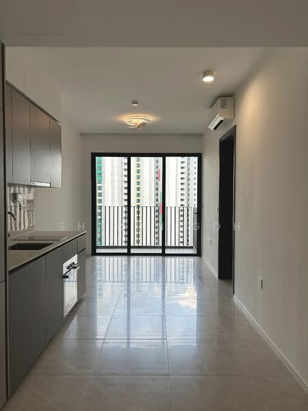 Piccadilly Grand, 5 Northumberland Road, 1 Bedroom, 517 sqft, Condominium For Sale, by Sharon Goh, 500216784 - Living room and Kitchen - PropertyGuru.com.sg