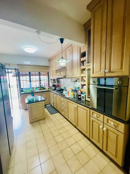 Rosyth Terrace, Rosyth Terrace, 4 Bedrooms, 3,495 sqft, Corner Terrace For Sale, by Elaine Teo, 500216791 - Kitchen - PropertyGuru.com.sg