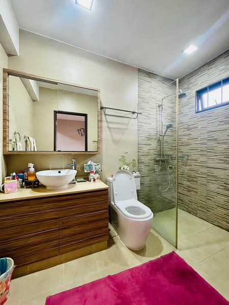 Rosyth Terrace, Rosyth Terrace, 4 Bedrooms, 3,495 sqft, Corner Terrace For Sale, by Elaine Teo, 500216791 - Bathroom - PropertyGuru.com.sg