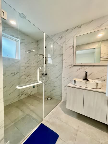Sommerville Grandeur, 1 Farrer Drive, 2 Bedrooms, 1,195 sqft, Condominium For Rent, by Chris Yeo, 500216792 - Bathroom - PropertyGuru.com.sg
