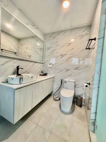 Sommerville Grandeur, 1 Farrer Drive, 2 Bedrooms, 1,195 sqft, Condominium For Rent, by Chris Yeo, 500216792 - Bathroom - PropertyGuru.com.sg