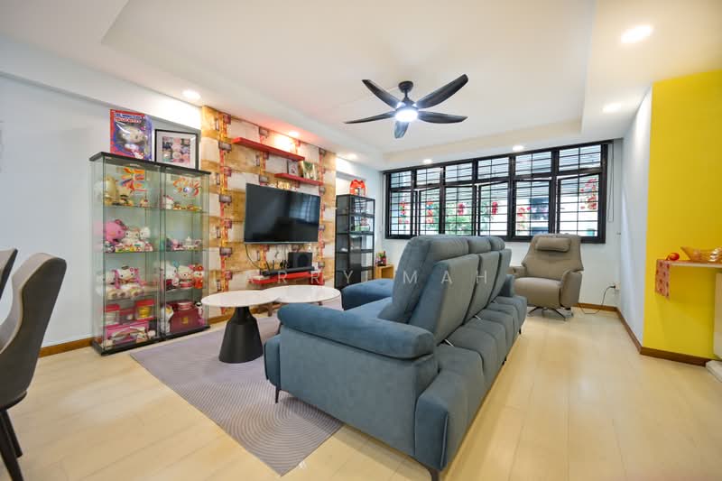 576 Woodlands Glen, 576 Woodlands Drive 16, 3 Bedrooms, 1,184 sqft, HDB Flat For Sale, by Larry Mah, 500216797 - Living Room - PropertyGuru.com.sg