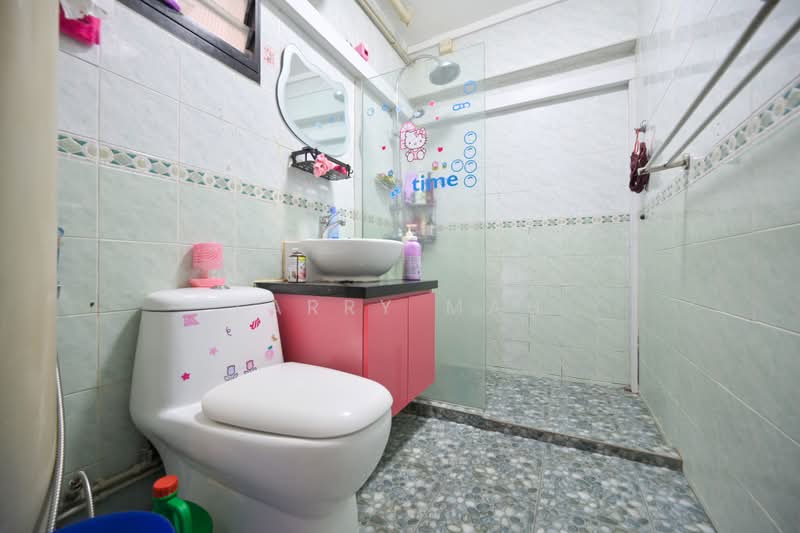 576 Woodlands Glen, 576 Woodlands Drive 16, 3 Bedrooms, 1,184 sqft, HDB Flat For Sale, by Larry Mah, 500216797 - Bathroom - PropertyGuru.com.sg