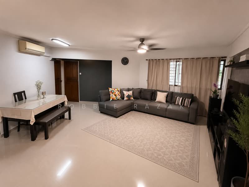 210 Bukit Batok Street 21, 210 Bukit Batok Street 21, 3 Bedrooms, 1,119 sqft, HDB Flat For Sale, by Robbie Razak, 500216800 - Living Room - PropertyGuru.com.sg