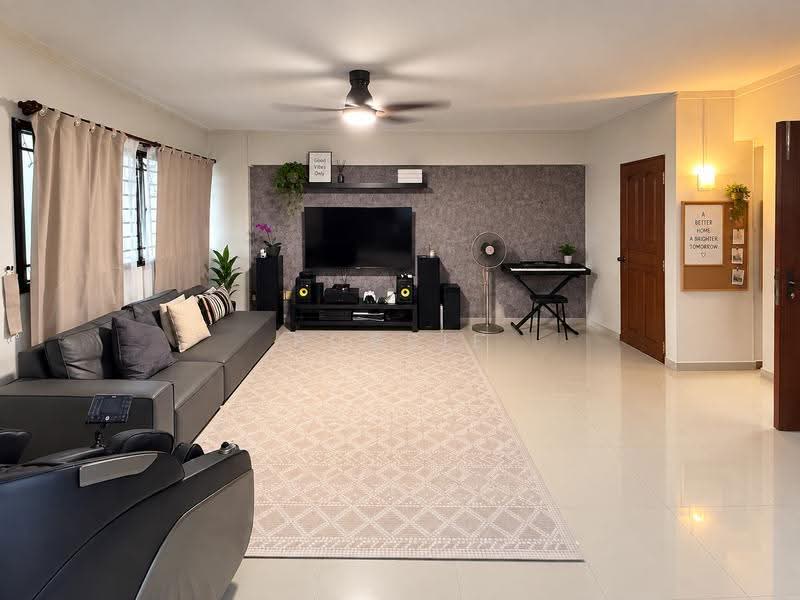 210 Bukit Batok Street 21, 210 Bukit Batok Street 21, Dairy Farm / Bukit Panjang / Choa Chu Kang, 3 Bedrooms, 1,119 sqft, HDB Flat For Sale, by Robbie Razak, 500216800 - Living Room - PropertyGuru.com.sg