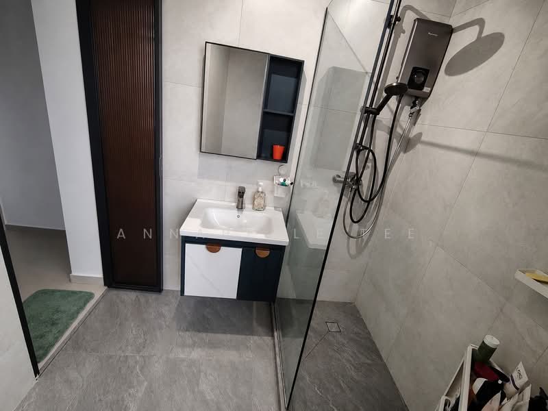 Move-in condition 3-storey corner terrace in prime D15!, East Coast / Marine Parade, 6 Bedrooms, 4,200 sqft, Corner Terrace For Sale, by Annabelle Tee, 500216801 - Bathroom - PropertyGuru.com.sg