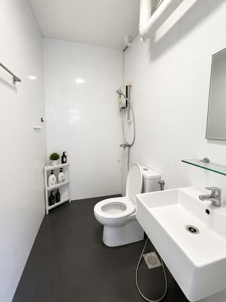 540 Jelapang Road, 540 Jelapang Road, 4 Bedrooms, 1,292 sqft, HDB Flat For Sale, by Daniel Lin, 500216803 - Bathroom - PropertyGuru.com.sg
