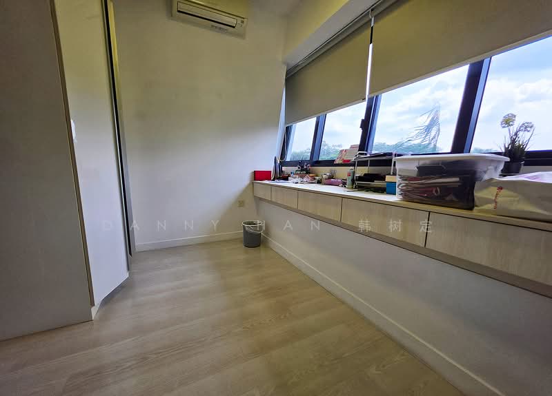 d'Leedon (Former Farrer Court), 13 Leedon Heights, 1 Bedroom, 818 sqft, Condominium For Sale, by Danny Han 韩树定, 500216809 - Walk-in wardrobe - PropertyGuru.com.sg