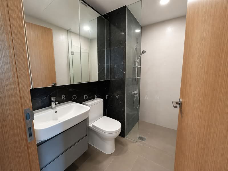 The Glades, 10 Bedok Rise, 1 Bedroom, 474 sqft, Condominium For Sale, by Rodney Tan, 500216814 - Bathroom - PropertyGuru.com.sg