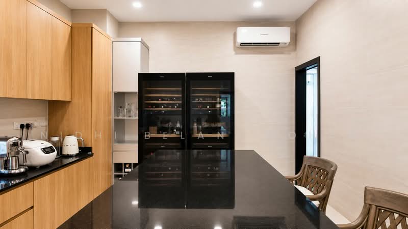 Detached with Wide Frontage of 13m; 1km to MGS; Renovated 2021, Holland Green, Jalan Lim Tai See, Holland Grove View, Bukit Timah, Holland Road, 5 Bedrooms, 4,318 sqft, Detached House For Sale, by Nidhi Belani Mohan, 500216819 - Kitchen - PropertyGuru.com.sg