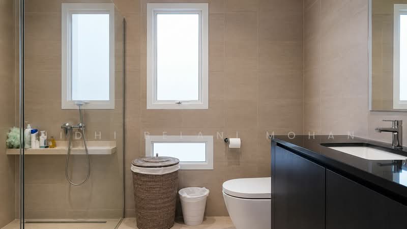 Detached with Wide Frontage of 13m; 1km to MGS; Renovated 2021, Holland Green, Jalan Lim Tai See, Holland Grove View, Bukit Timah, Holland Road, 5 Bedrooms, 4,318 sqft, Detached House For Sale, by Nidhi Belani Mohan, 500216819 - Bathroom - PropertyGuru.com.sg