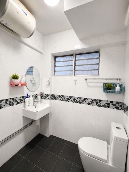 511 Jurong West Street 52, 511 Jurong West Street 52, 2 Bedrooms, 796 sqft, HDB Flat For Sale, by Marco Liu, 500216824 - Bathroom - PropertyGuru.com.sg