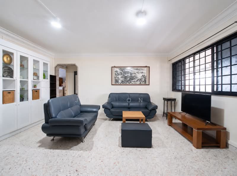 640 Ang Mo Kio Avenue 6, 640 Ang Mo Kio Avenue 6, 3 Bedrooms, 980 sqft, HDB Flat For Sale, by Jake Ong, 500216828 - Living Room - PropertyGuru.com.sg