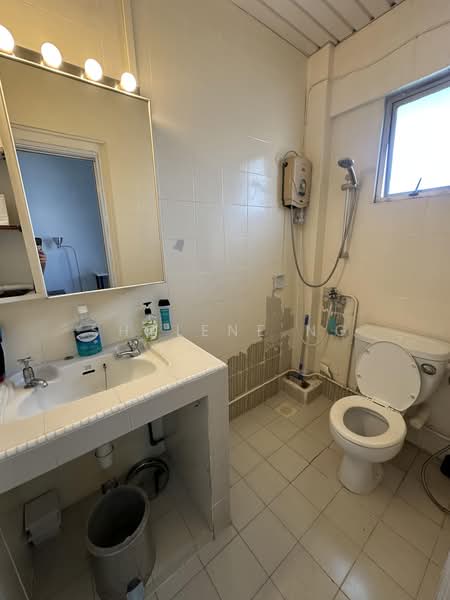 Pasir Panjang Court, 21 Pasir Panjang Close, 3 Bedrooms, 1,400 sqft, Apartment For Sale, by Shalene Ng, 500216844 - Bathroom - PropertyGuru.com.sg