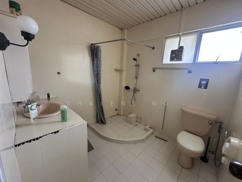 Pasir Panjang Court, 21 Pasir Panjang Close, 3 Bedrooms, 1,400 sqft, Apartment For Sale, by Shalene Ng, 500216844 - Bathroom - PropertyGuru.com.sg