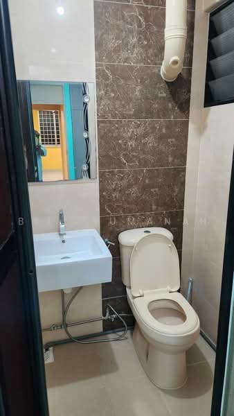 323 Bukit Batok Street 33, 323 Bukit Batok Street 33, 2 Bedrooms, 750 sqft, HDB Flat For Rent, by Bill Kumanan, 500216855 - Bathroom - PropertyGuru.com.sg