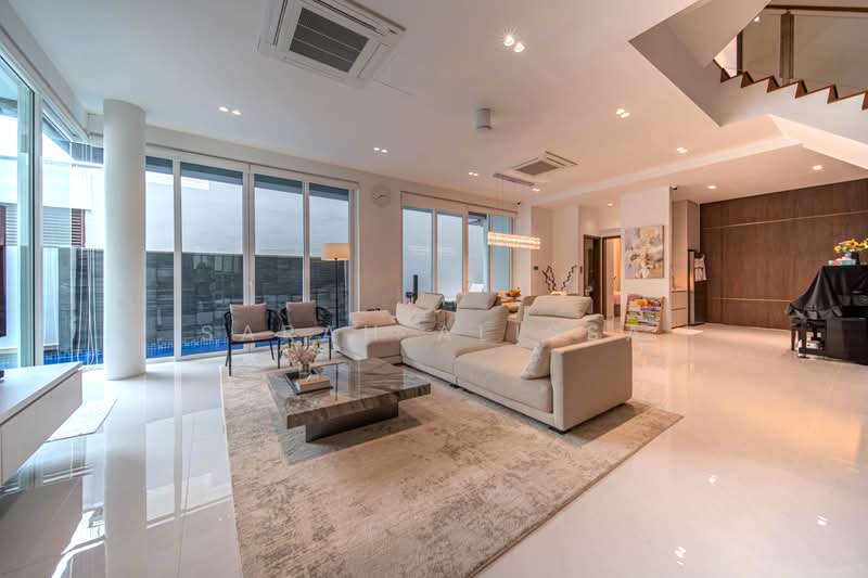 Serangoon Garden Estate, Burghley Drive, 5 Bedrooms, 5,000 sqft, Semi-Detached House For Sale, by Sarah Alissa, 500216861 - Living Room - PropertyGuru.com.sg