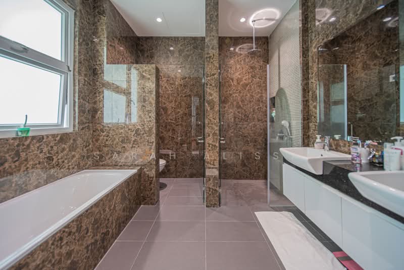 Serangoon Garden Estate, Burghley Drive, 5 Bedrooms, 5,000 sqft, Semi-Detached House For Sale, by Sarah Alissa, 500216861 - Bathroom - PropertyGuru.com.sg