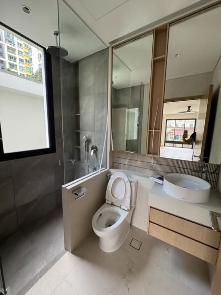 Serangoon / Sommerville / Braddell / Wolskel / Jalan Riang / Bukit Arang / Vaughan, , 7 Bedrooms, 7,517 sqft, Detached House For Sale, by Lynn Yeo, 500216863 - Bathroom - PropertyGuru.com.sg
