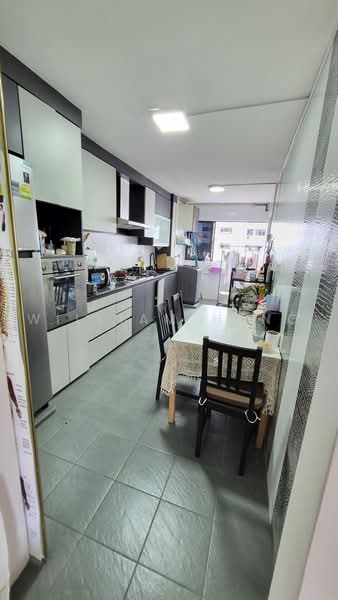 330 Serangoon Avenue 3, 330 Serangoon Avenue 3, 3 Bedrooms, 904 sqft, HDB Flat For Sale, by William Heng, 500216874 - Kitchen - PropertyGuru.com.sg