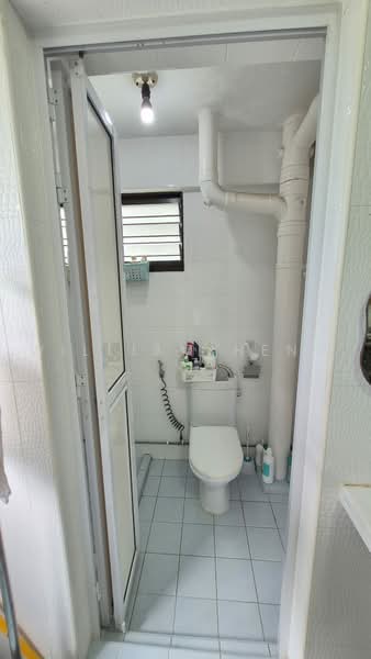 330 Serangoon Avenue 3, 330 Serangoon Avenue 3, 3 Bedrooms, 904 sqft, HDB Flat For Sale, by William Heng, 500216874 - Bathroom - PropertyGuru.com.sg