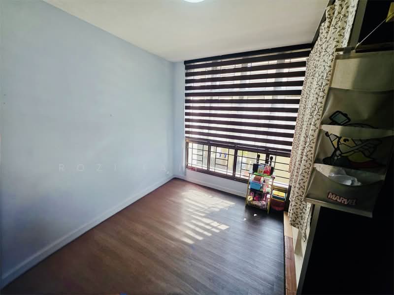 468 Segar Road, 468 Segar Road, 3 Bedrooms, 1,184 sqft, HDB Flat For Sale, by Rozi Faith Naser, 500216878 - Bedroom - PropertyGuru.com.sg