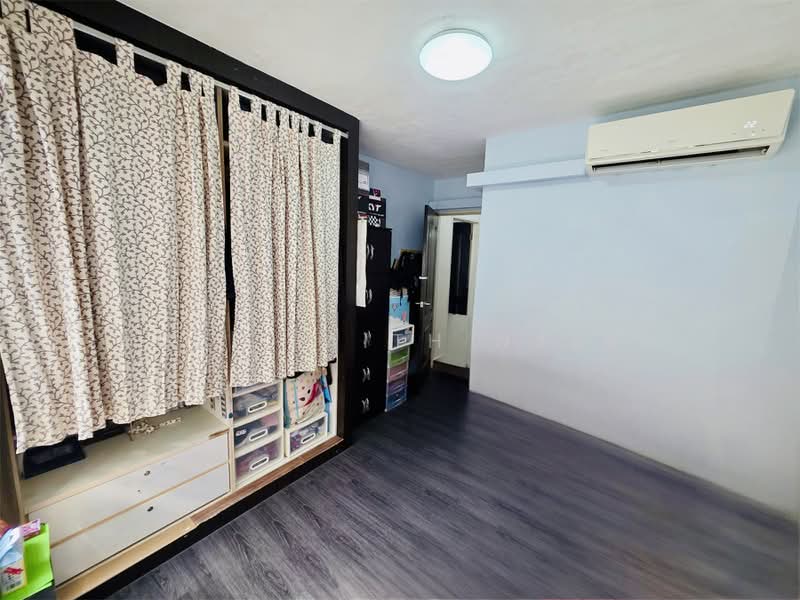 468 Segar Road, 468 Segar Road, 3 Bedrooms, 1,184 sqft, HDB Flat For Sale, by Rozi Faith Naser, 500216878 - Bedroom - PropertyGuru.com.sg