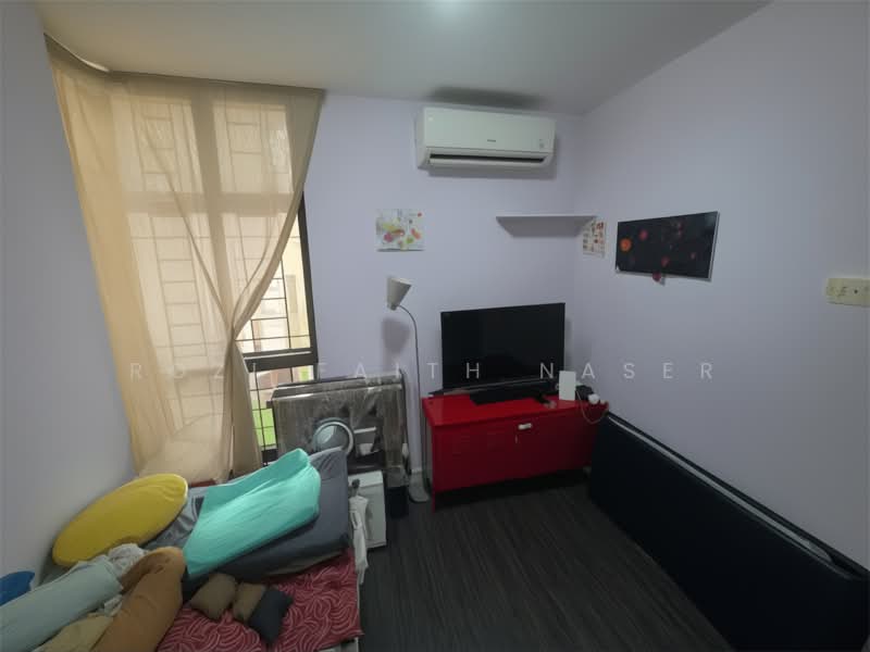 468 Segar Road, 468 Segar Road, 3 Bedrooms, 1,184 sqft, HDB Flat For Sale, by Rozi Faith Naser, 500216878 - Bedroom - PropertyGuru.com.sg