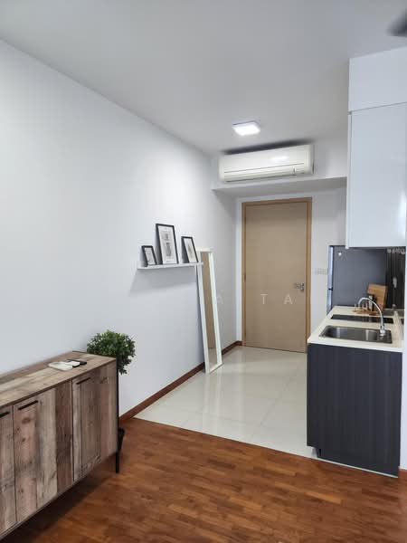 Esparina Residences, 117 Compassvale Bow, Studio, 400 sqft, Executive Condominium For Rent, by Fidelia Tan, 500216880 - Kitchenette - PropertyGuru.com.sg
