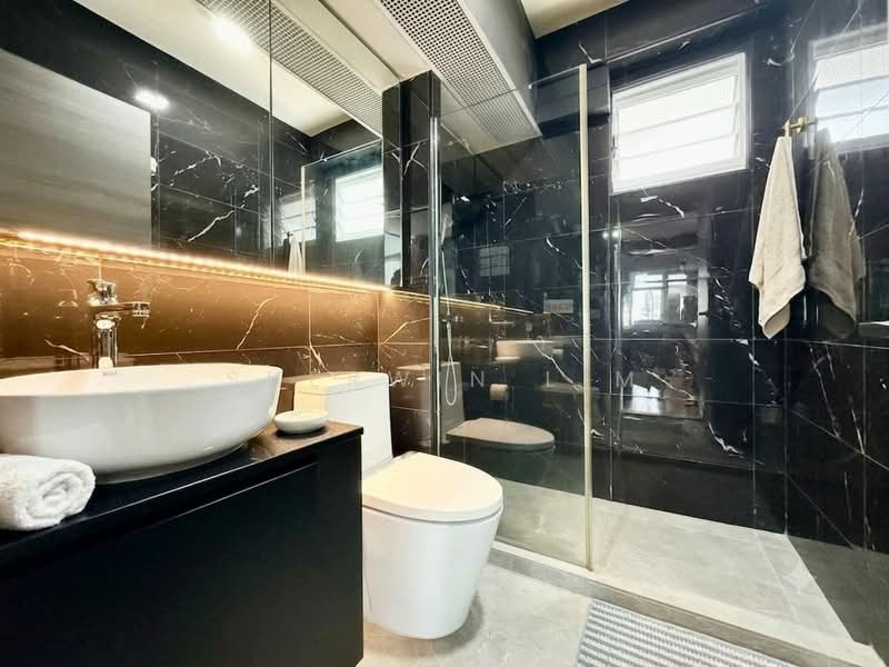 279B Sengkang East Avenue, 279B Sengkang East Avenue, 3 Bedrooms, 1,205 sqft, HDB Flat For Sale, by Sherwin Lim, 500216882 - Bathroom - PropertyGuru.com.sg