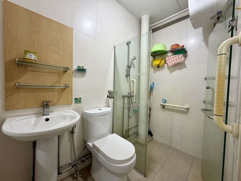 912 Hougang Street 91, 912 Hougang Street 91, 3 Bedrooms, 1,292 sqft, HDB Flat For Sale, by Jeron Lee, 500216884 - Bathroom - PropertyGuru.com.sg